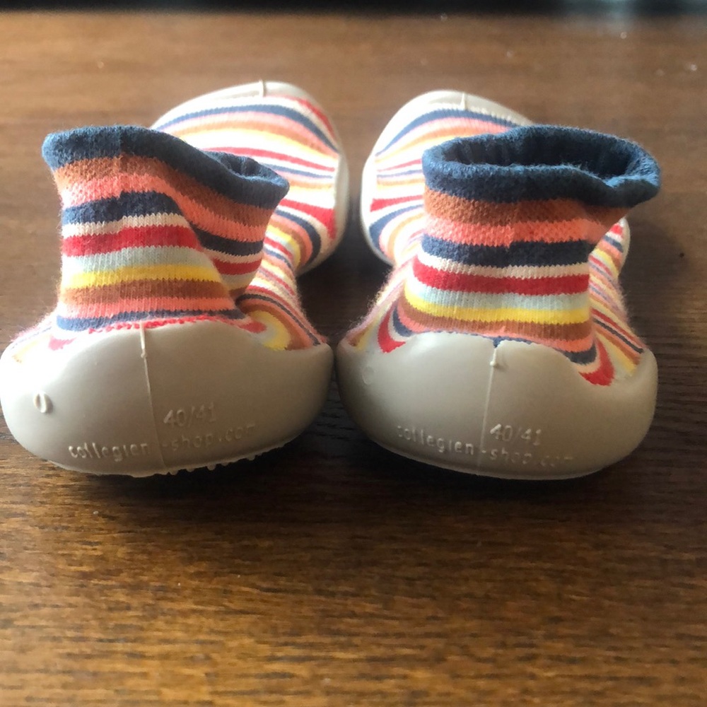 Slippers - Picture 3 of 4